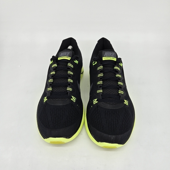 Athletic_Shoes